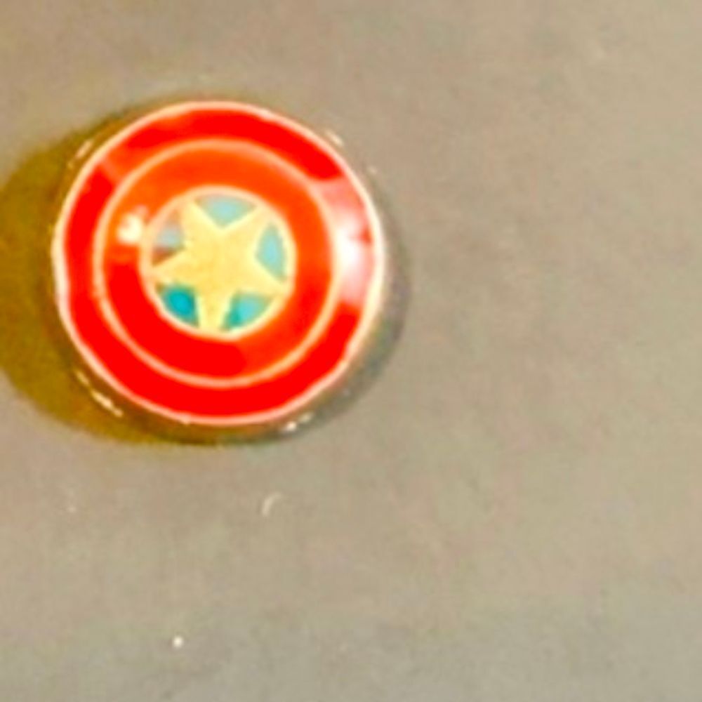NNWT Captain America Shield Charm For Floating Lpckets